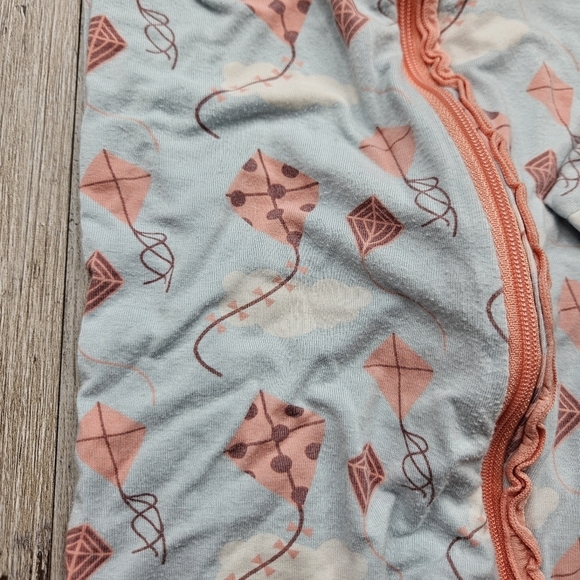 KicKee Pants Zippy Footie 9-12 months Kites Ruffle Butt - Picture 4 of 5